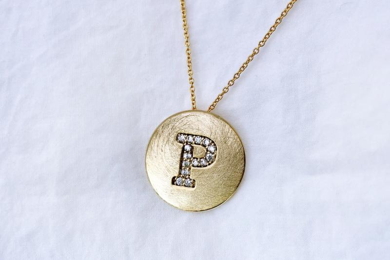 [Ozel] Vintage Vibe Asymmetrical Curve Glossy Brass Cubic Necklace