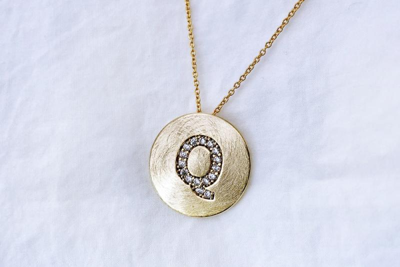 [Ozel] Sensual Asymmetrical Curve Glossy Brass Cubic Necklace