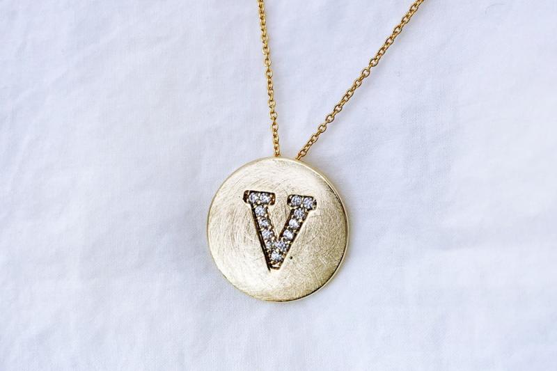 [Ozel] Trendy Asymmetrical Curve Glossy Brass Cubic Necklace