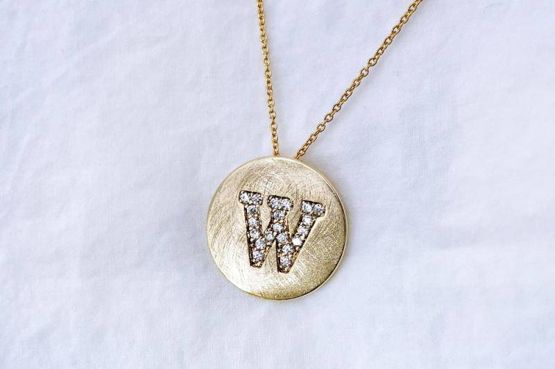 [Ozel] Vintage Vibe Asymmetrical Curve Glossy Brass Cubic Necklace