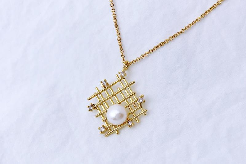 [Ozel] Romantic Mood Glossy Brass Cubic Necklace