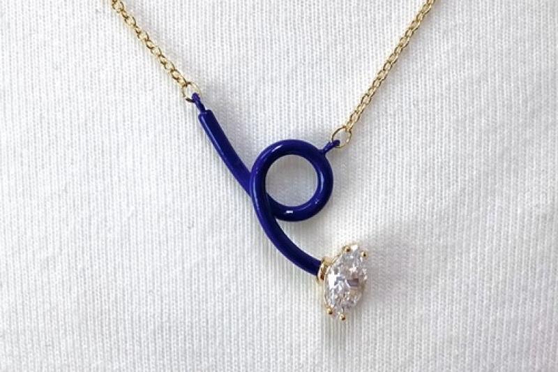 [Ozel] Luxurious Glossy Brass Cubic Necklace