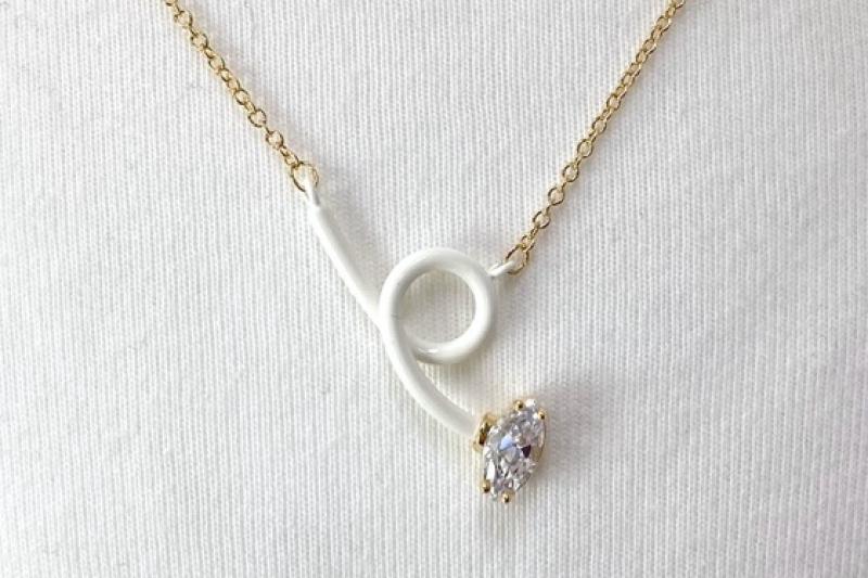 [Ozel] Feminine Glossy Brass Cubic Necklace