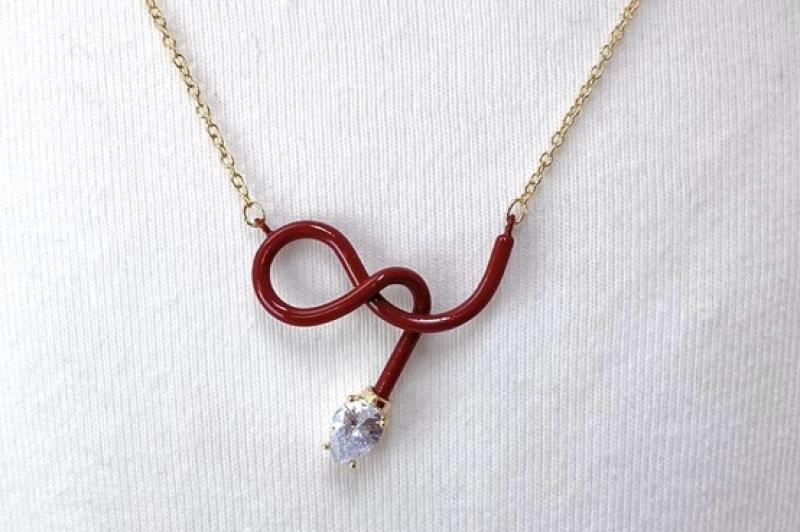[Ozel] Sophisticated Glossy Brass Cubic Necklace