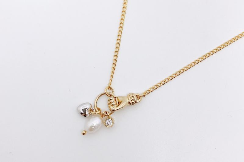 [Ozel] Delicate Fit Glossy Brass Pearl Cubic Necklace