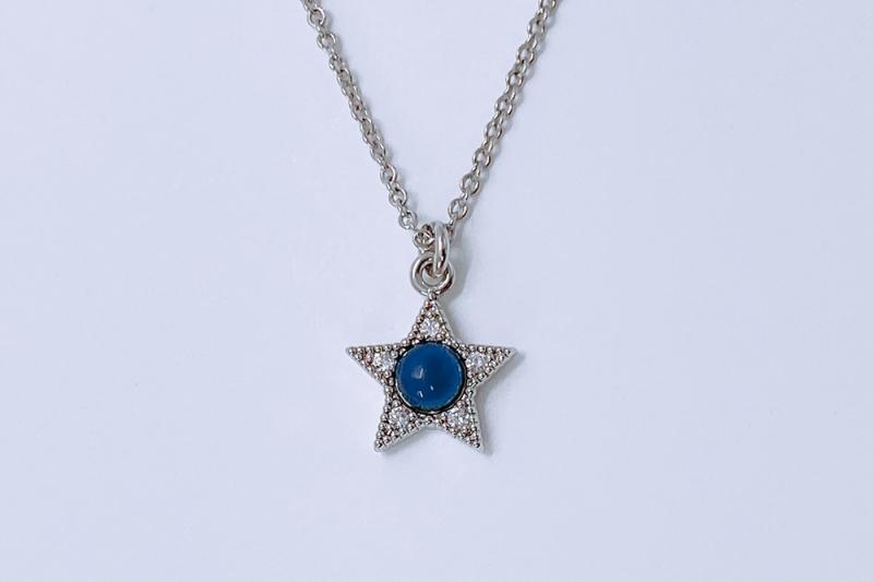 [Ozel] Girlfriend Gift Glossy Brass Cubic Necklace