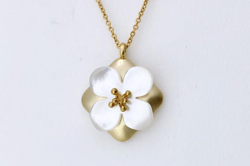 ] Feminine Brass Necklace