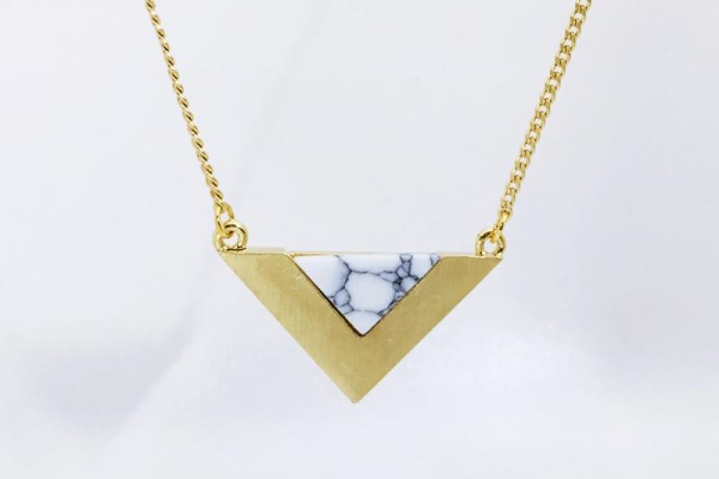 [Ozel] Luxurious Matte Howlite Gemstone Necklace