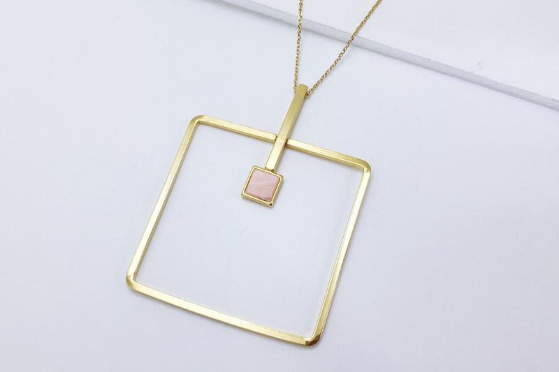 [Ozel] Luxurious Rose Quartz Gemstone Necklace