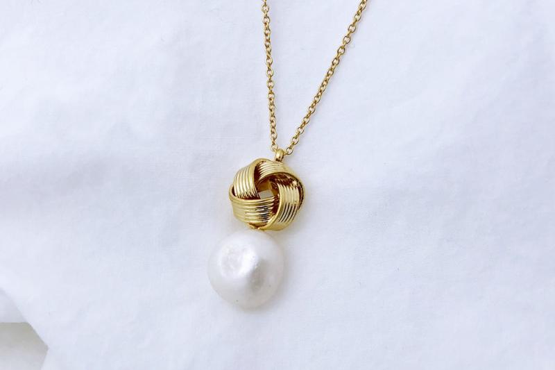 [Ozel] Wedding Guest Look Glossy Freshwater Pearl Brass Surgical Steel Pearl Necklace