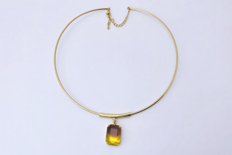 [Ozel] Glass Necklace with Subtle Charm