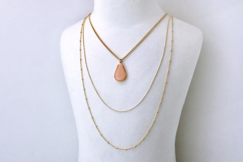 [Ozel] Epoxy Necklace of Subtle Charm