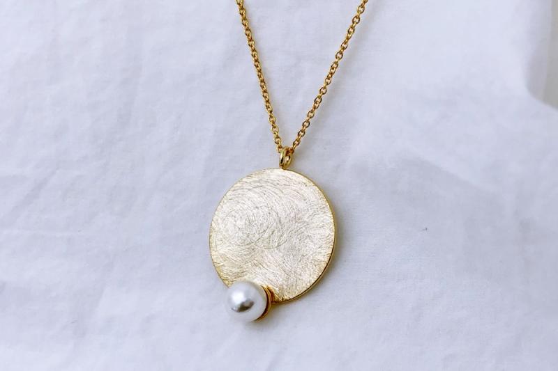 [Ozel] Trendy Asymmetrical Curve Freshwater Pearl Brass Necklace