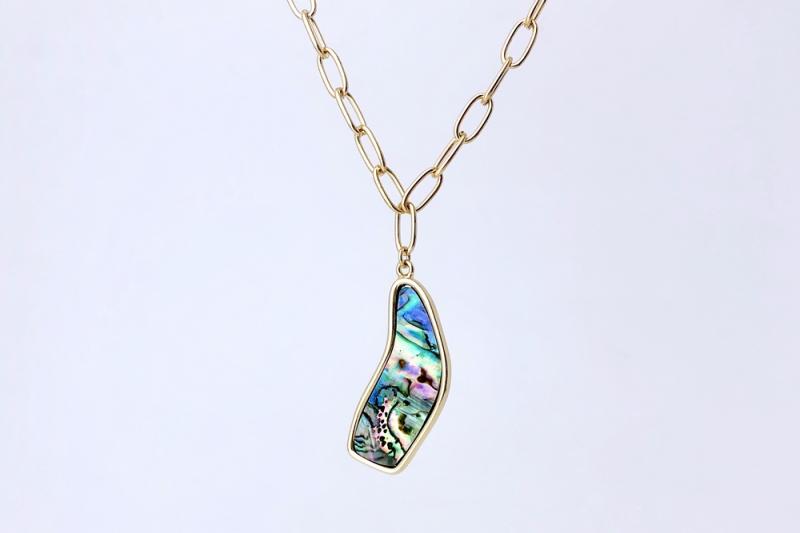 [Ozel] Point Look Glossy Natural Abalone Shell Brass Surgical Steel Zinc Alloy Necklace