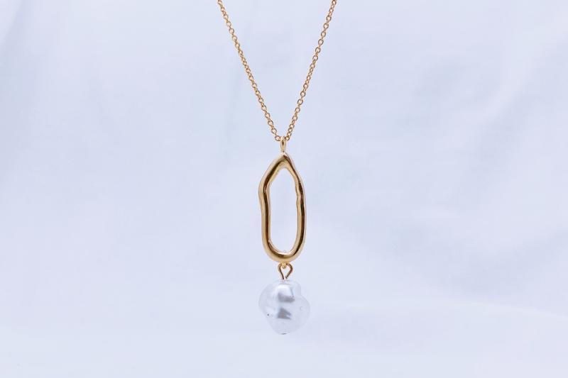 [Ozel] Girlfriend Gift Glossy Acrylic Brass Pearl Necklace
