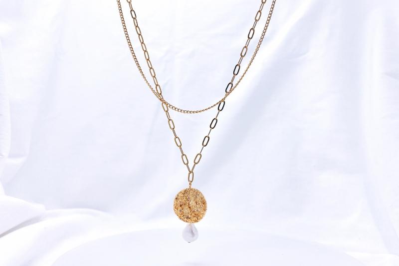 [Ozel] Stylish Glossy Freshwater Pearl Brass Zinc Alloy Necklace