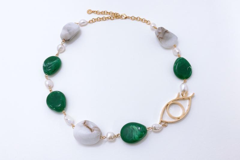 [Ozel] Acrylic Pearl Necklace with Subtle Charm
