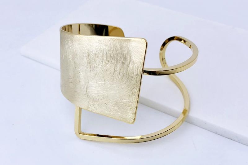 [Ozel] Statement Look Asymmetrical Curve Glossy Brass Bracelet