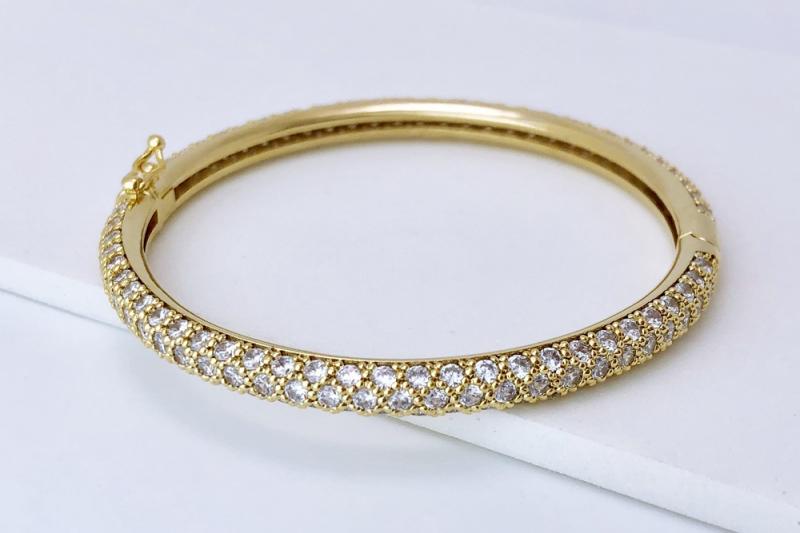 [Ozel] Bracelet with subtle charm