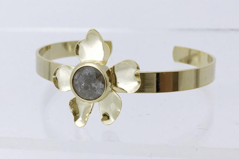 Bracelet with Subtle Charm [Ozel