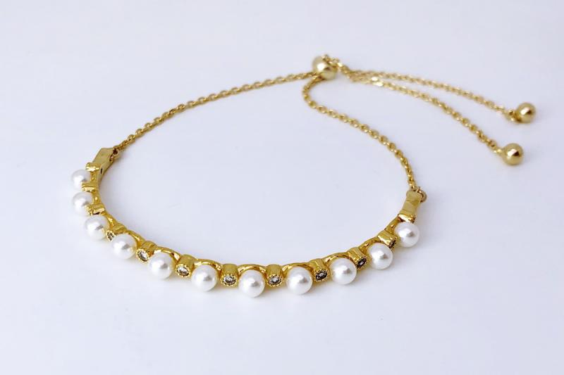 [Ozel] Vintage-inspired glossy brass pearl cubic zirconia bracelet