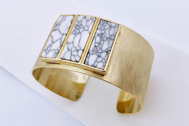 [Ozel] Curved BRASS Howlite Bracelet