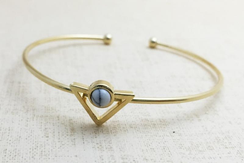 [Ozel] Feminine Glossy Howlite Gemstone Brass Bracelet