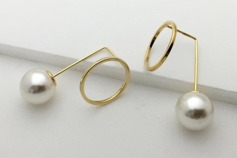 [Ozel] Elegant Glossy Brass Pearl Earrings