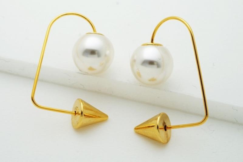 [Ozel] Sensational Glossy Brass Pearl Earrings