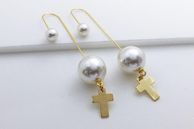 Elegant Glossy Brass Pearl Earrings [Ozel]