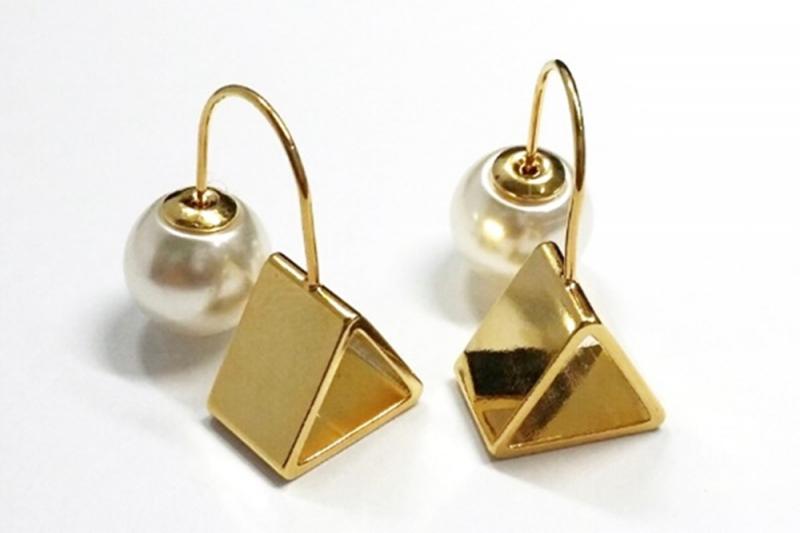 [Ozel] Luxurious Glossy Brass Pearl Earrings