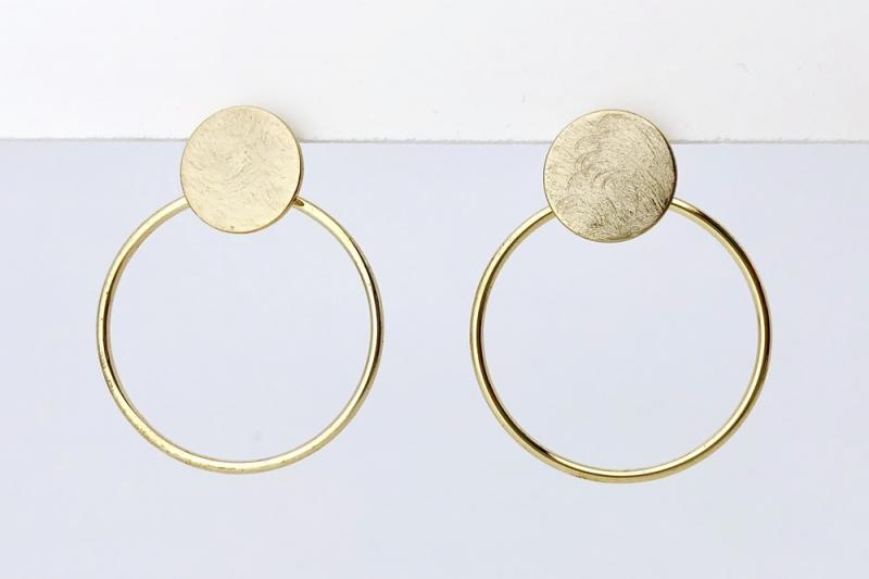 [Ozel] Asymmetrical Curve Brass Earrings with Subtle Charm