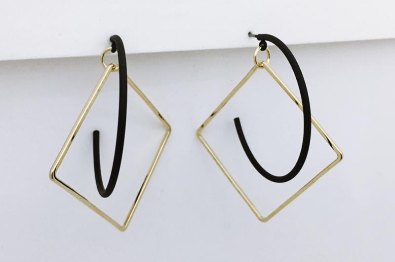 [Ozel] Point Look Glossy Brass Earrings