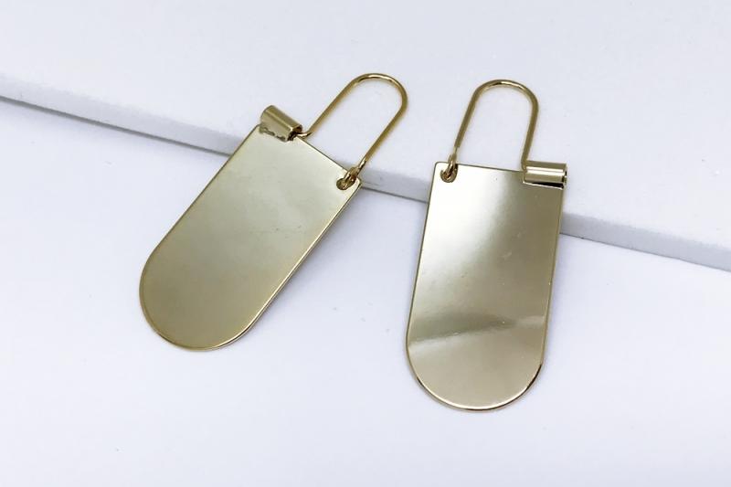 [오젤] 감각적인 유광 신주 귀걸이