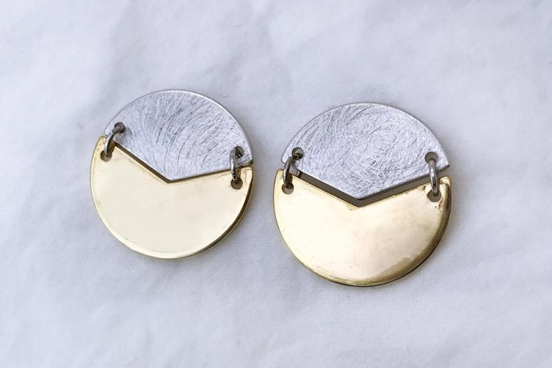 Feminine Asymmetrical Curve Glossy Brass Earrings [Ozel] Glossy Brass Earrings with Subtle Charm [Ozel] Matte Glossy Brass Earrings for a Statement Look [Ozel] Romantic Mood Matte Brass Earrings [Ozel] Stylish Matte Brass Earrings [Ozel] Vintage Vibe Glos