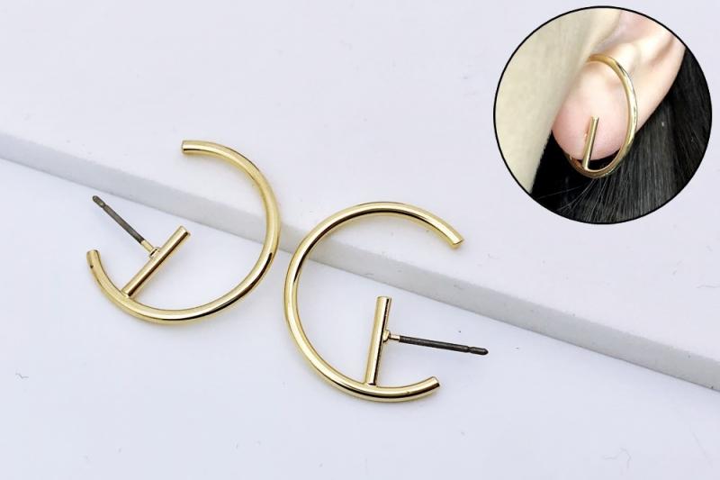 [Ozel] Glossy Brass Earrings with Subtle Charm