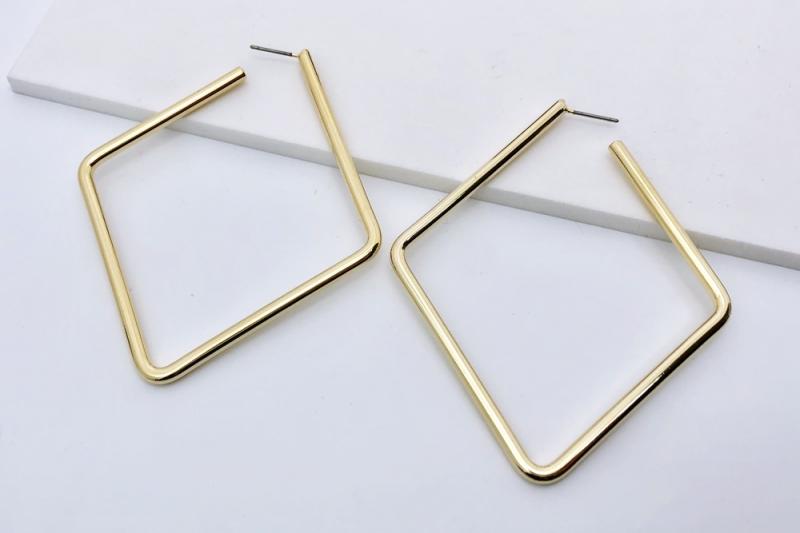 Glossy Brass Earrings [Ozel] Glossy Brass Earrings with Subtle Charm