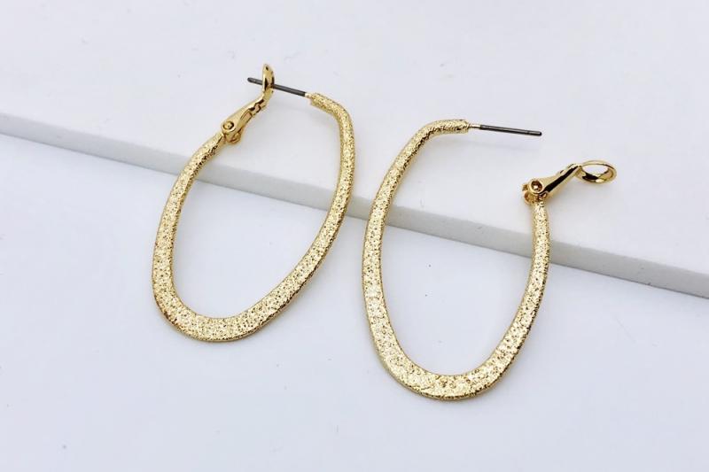 [Ozel] Glossy Brass Earrings with Subtle Charm