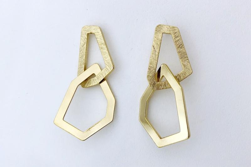 [Ozel] Unique Mood Asymmetrical Curve Glossy Brass Earrings