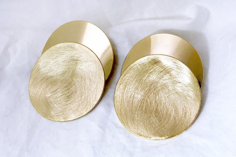 [Ozel] Point Look Asymmetrical Curve Glossy Brass Earrings