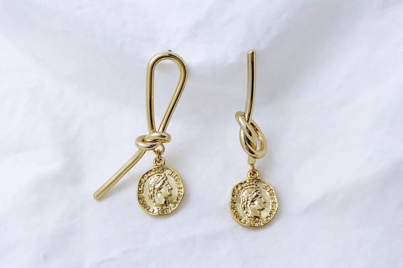 [Ozel] Stylish Glossy Coin Brass Zinc Alloy Earrings