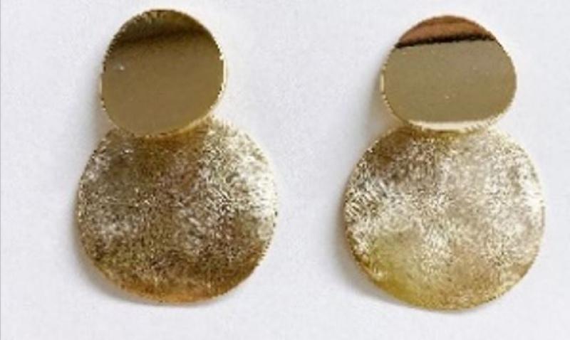 [Ozel] Delicate Fit Asymmetrical Curve Glossy Brass Earrings