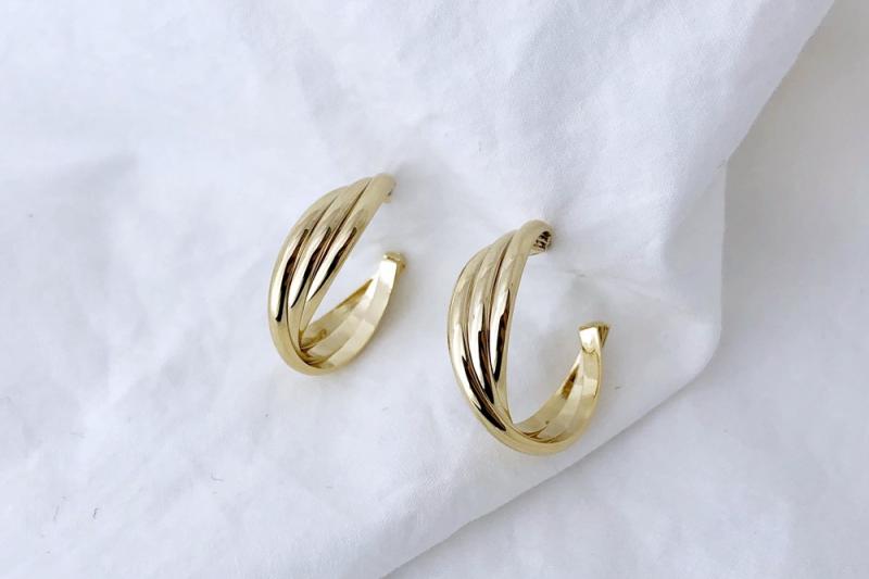 [Ozel] Glossy Brass Earrings for Wedding Guest Look