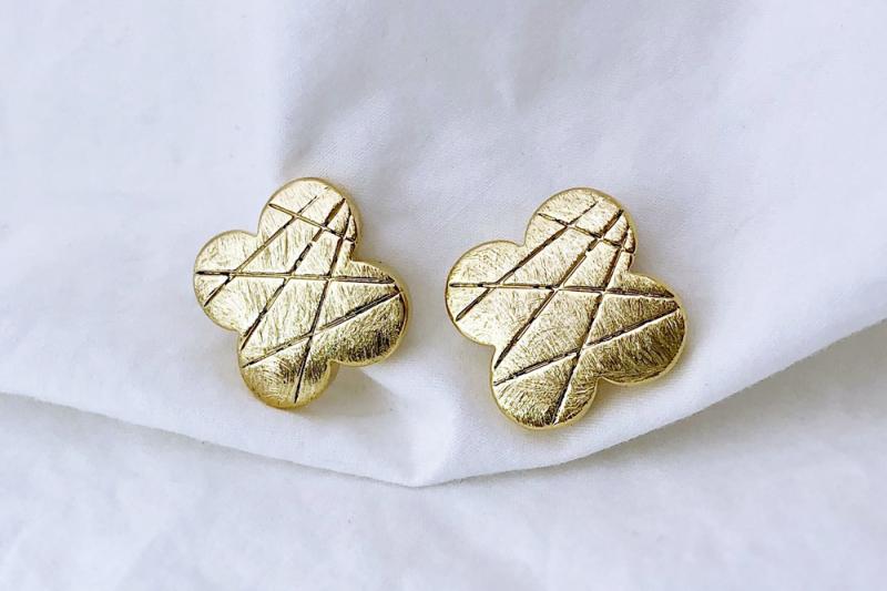 [Ozel] Subtle Charm Asymmetrical Curve Brass Earrings