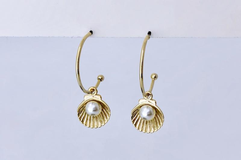 [Ozel] Stylish Glossy Wire Acrylic Brass Pearl Zinc Alloy Earrings