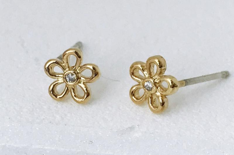 [Ozel] Luxurious Glossy Brass Cubic Earrings