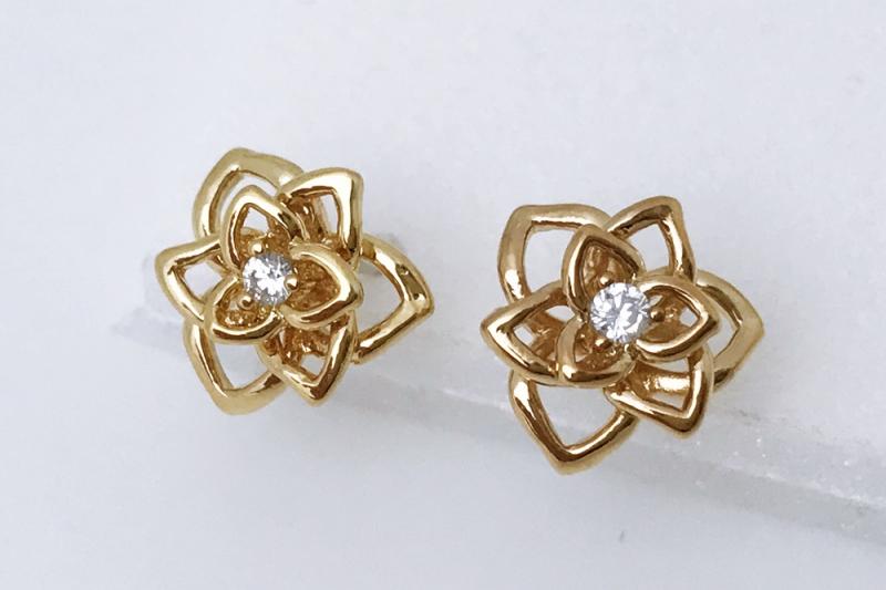 [Ozel] Unique Mood Glossy Brass Cubic Earrings