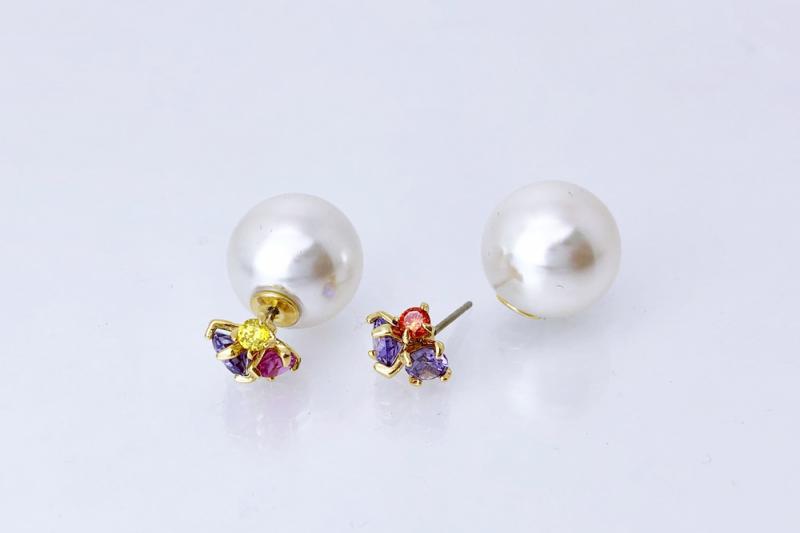 [Ozel] Vintage Vibe Glossy Brass Pearl Cubic Earrings
