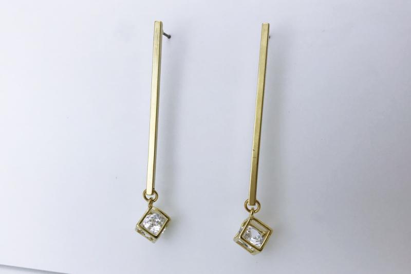 [Ozel] Sensual Glossy Brass Cubic Earrings