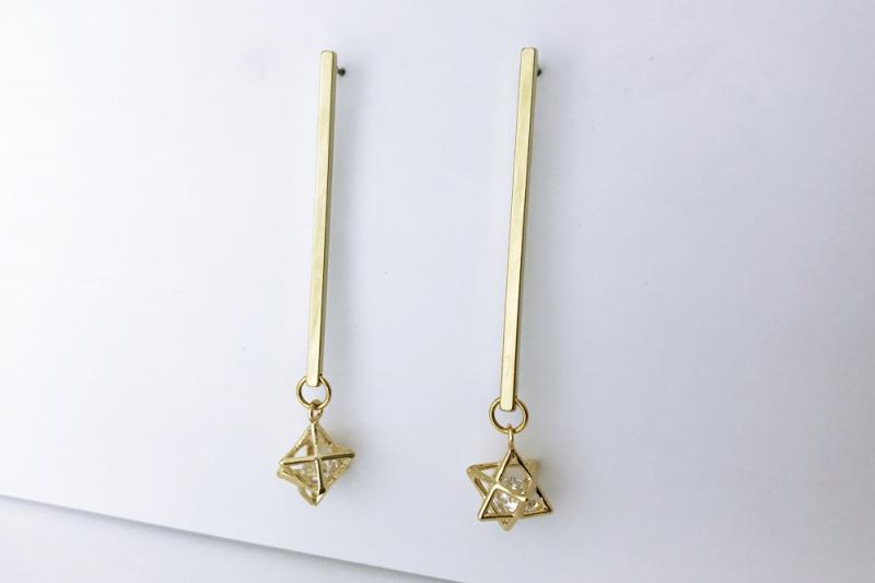 [Ozel] Luxurious Glossy Brass Cubic Earrings